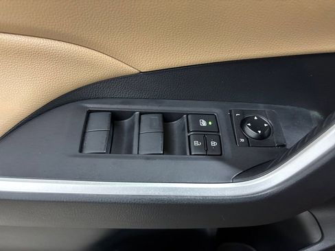Used 2019 Toyota RAV4 LE w/ Carpet Mat Package image 13