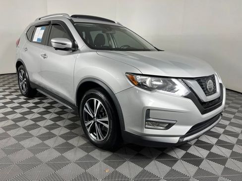 Used 2019 Nissan Rogue SV w/ Sun & Sound Touring Package FWD image 3