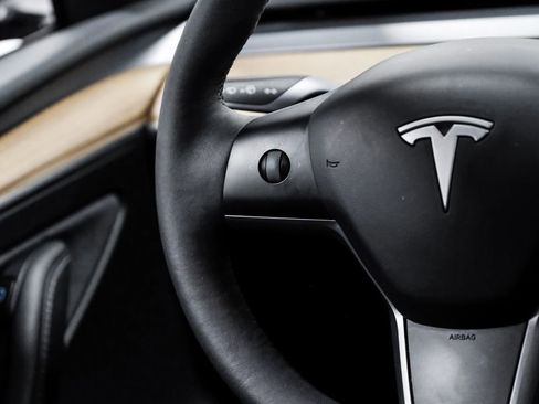 Used 2023 Tesla Model Y Long Range AWD/4WD image 17