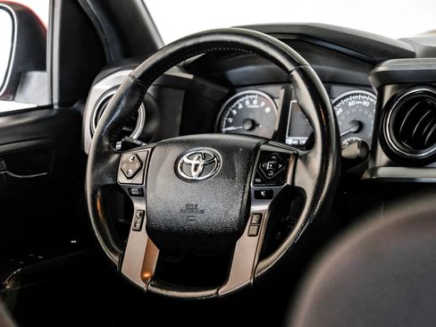 Used 2018 Toyota Tacoma TRD Sport w/ Technology Package image 12