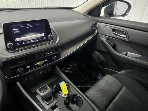 Used 2024 Nissan Rogue SV image 31