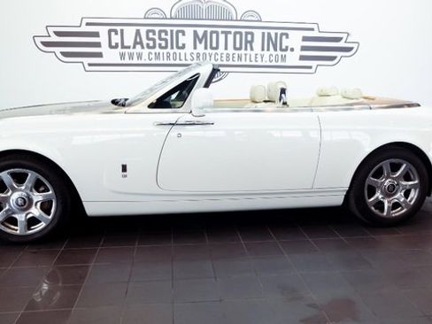 Used 2011 Rolls-Royce Phantom Drophead Coupe image 3