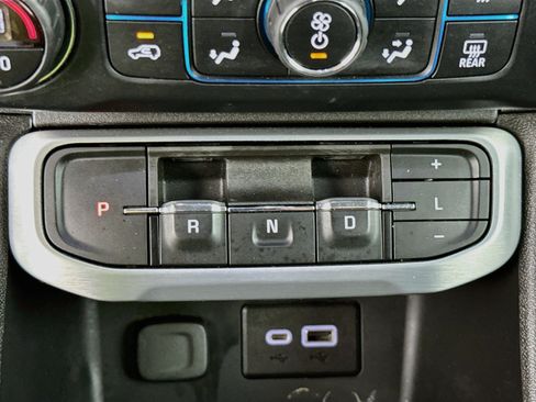 Used 2021 GMC Acadia SLE w/ Elevation Edition FWD image 18