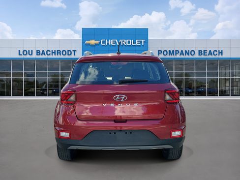Used 2025 Hyundai Venue SEL FWD image 4