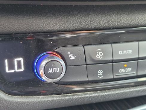 Used 2018 Buick Regal Essence w/ Driver Confidence Package #1 FWD image 26