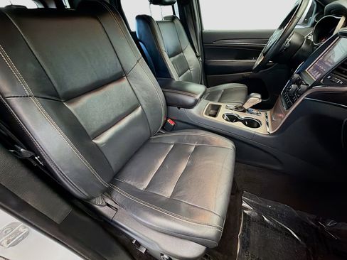 Used 2017 Jeep Grand Cherokee Limited image 15