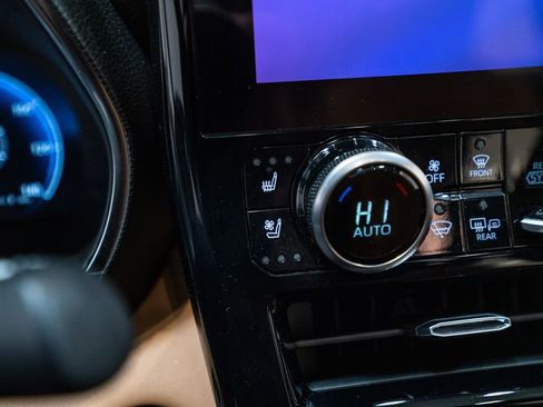 Used 2023 Toyota Highlander Platinum image 27