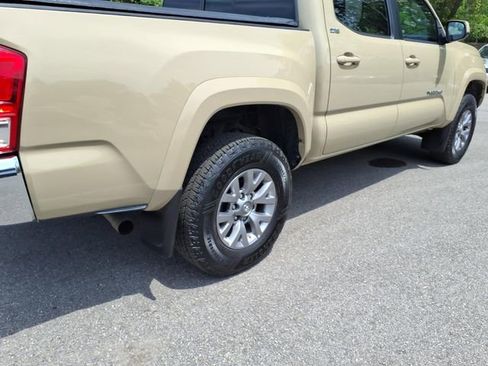 Used 2017 Toyota Tacoma SR5 w/ Tow Package AWD/4WD image 9