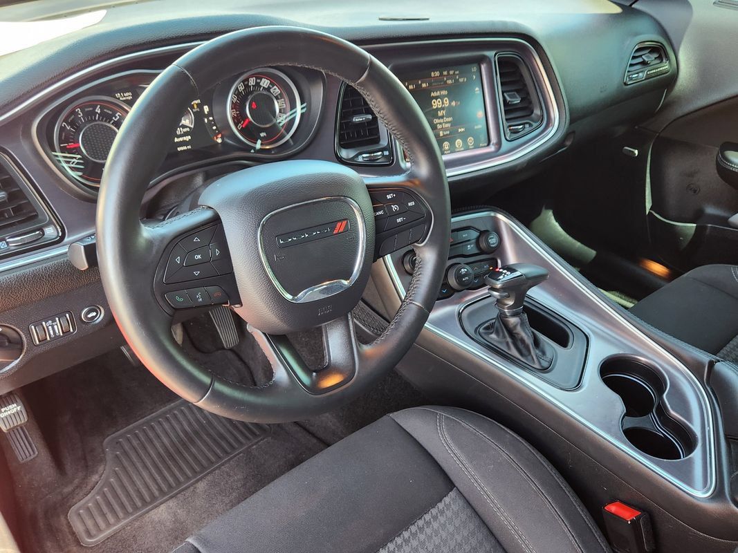 Used 2015 Dodge Challenger SXT w/ Driver Convenience Group RWD image 29