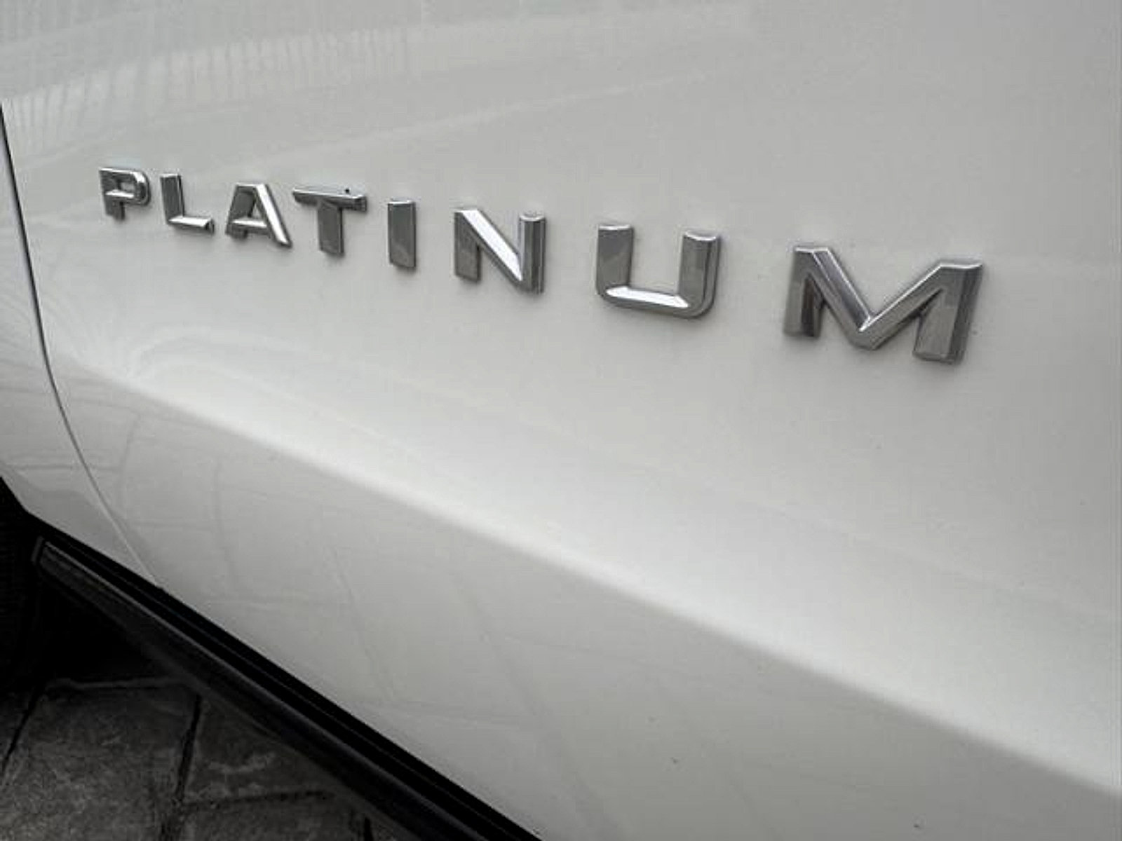 Used 2025 Ford Expedition Platinum w/ Platinum Ultimate Package AWD/4WD image 5