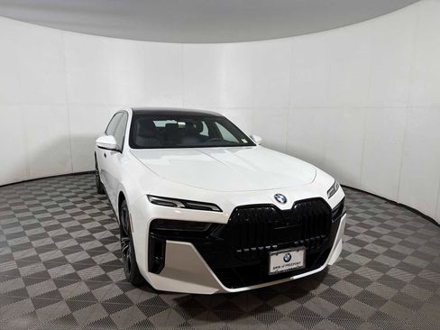Certified 2023 BMW 760i xDrive AWD/4WD image 6