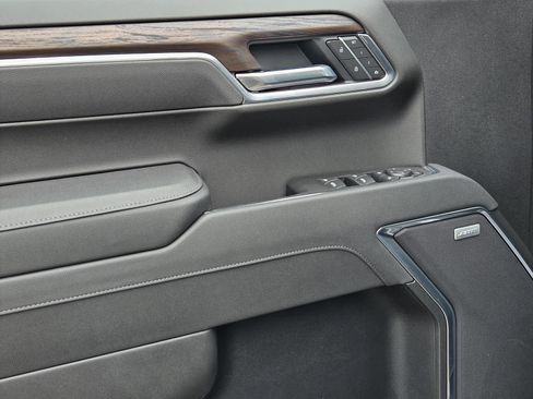 New 2026 GMC Sierra 1500 SLT image 18