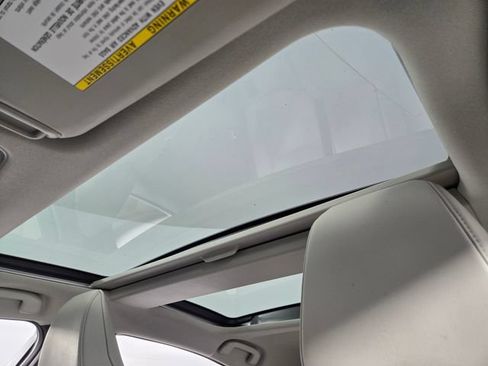 Used 2024 Toyota Prius XLE FWD image 18