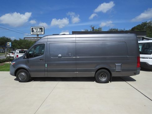 Used 2022 Mercedes-Benz Sprinter 4500 image 4