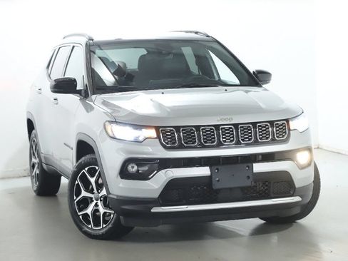 Used 2025 Jeep Compass Limited AWD/4WD image 2