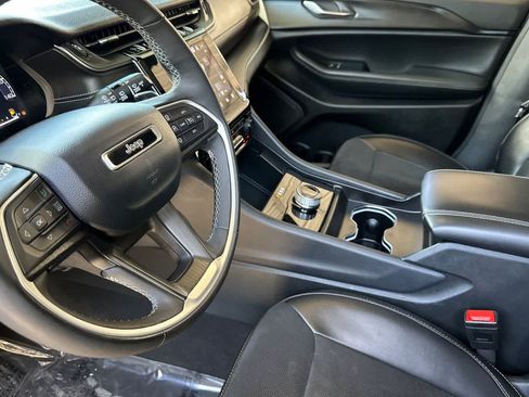 Used 2024 Jeep Grand Cherokee Altitude RWD image 14