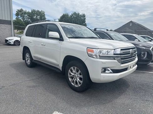 Used 2016 Toyota Land Cruiser AWD/4WD image 5