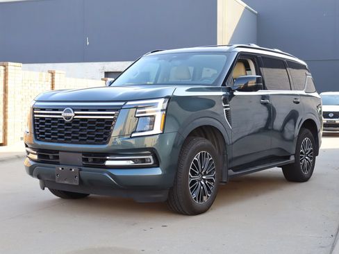 Used 2025 Nissan Armada Platinum RWD image 2