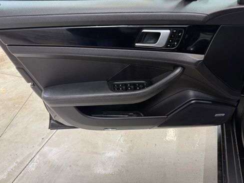 Used 2018 Porsche Panamera 4 image 23