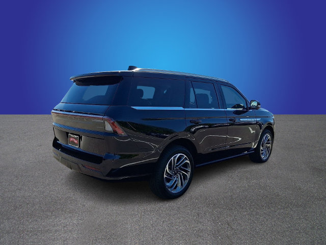 New 2027 Lincoln Navigator Reserve AWD/4WD image 3
