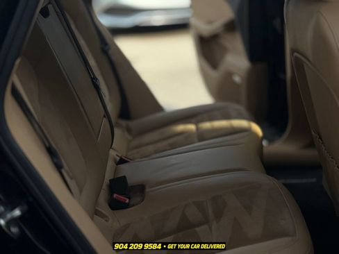 Used 2018 Porsche Macan AWD/4WD image 16