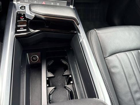 Used 2022 Audi e-tron Premium w/ Convenience Plus Package image 49