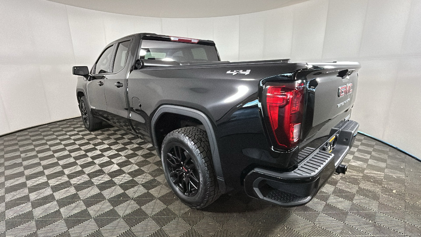 Used 2023 GMC Sierra 1500 Elevation AWD/4WD image 5