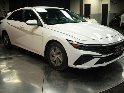 Used 2025 Hyundai Elantra SE FWD image 5