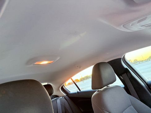 Used 2018 Chevrolet Cruze LS image 17