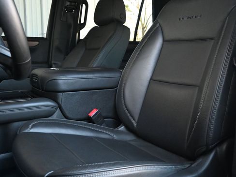 Used 2025 GMC Yukon Denali image 18