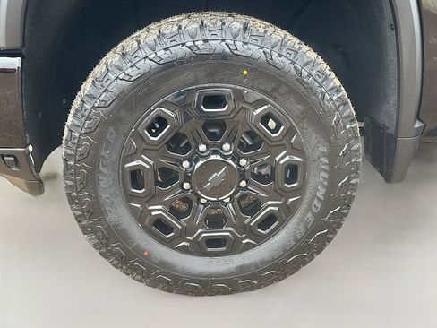 Used 2024 Chevrolet Silverado 3500 LTZ w/ LTZ Plus Package image 37