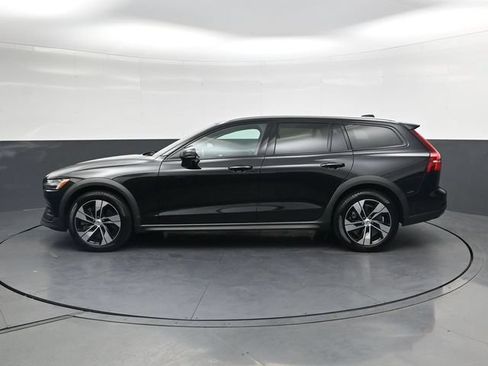 Used 2025 Volvo V60 B5 Cross Country Plus AWD/4WD image 10