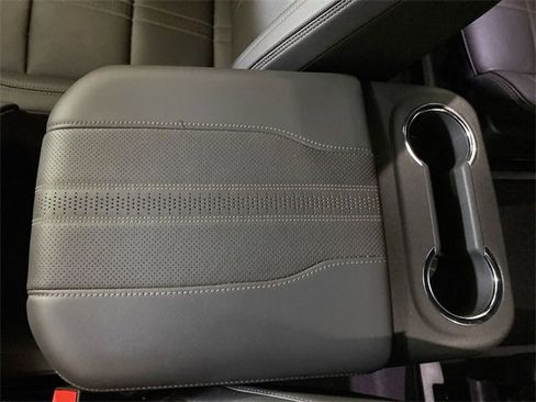 Used 2025 Chevrolet Tahoe High Country image 42