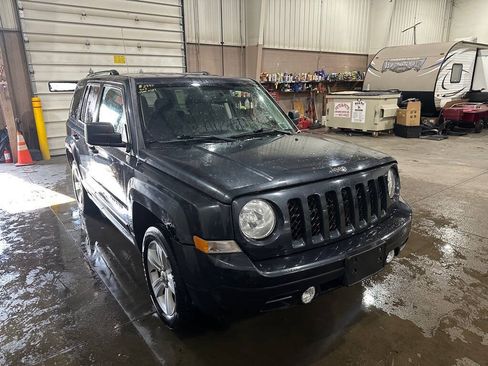 Used 2014 Jeep Patriot Latitude AWD/4WD image 4