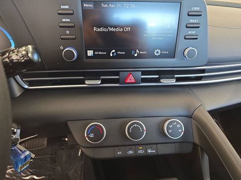 Used 2026 Hyundai Elantra SE FWD image 19