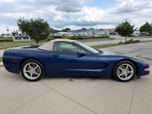 Used 2004 Chevrolet Corvette Convertible w/ Preferred Equipment Group RWD image 12