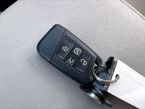 Used 2018 Volkswagen Atlas SEL AWD/4WD image 15