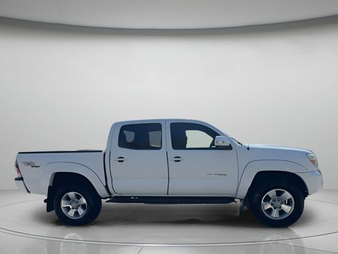 Used 2013 Toyota Tacoma PreRunner image 33