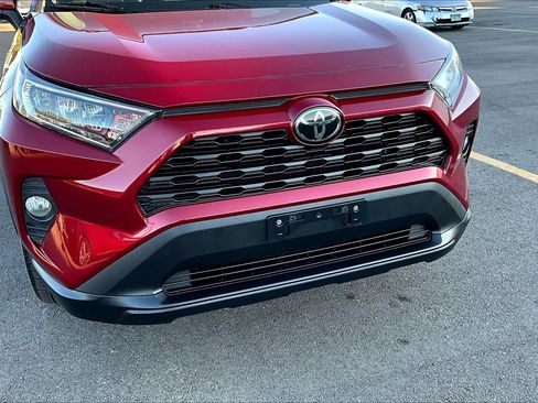Used 2019 Toyota RAV4 XLE Premium image 28