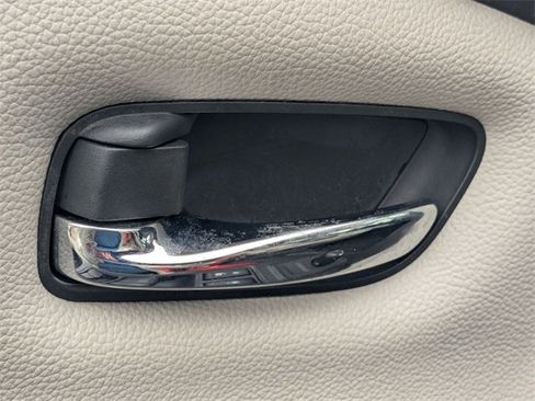 Used 2023 Nissan Titan SV w/ SV Convenience Package image 13