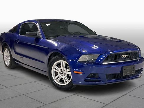 Used 2013 Ford Mustang Coupe image 2