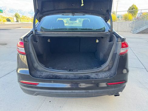 Used 2019 Ford Fusion SE w/ Equipment Group 151A FWD image 16