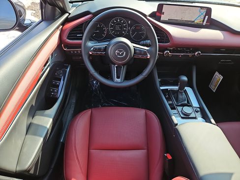New 2026 MAZDA MAZDA3 Hatchback w/Premium Plus Pkg image 9