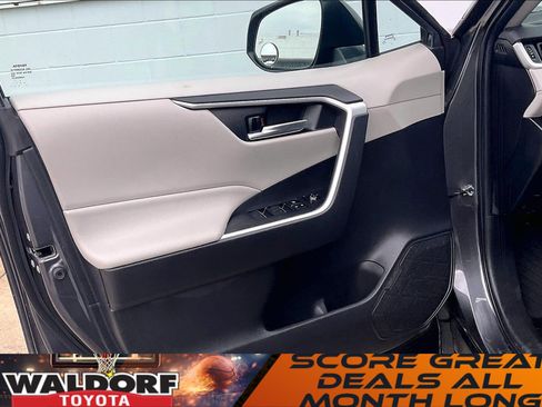 Used 2022 Toyota RAV4 XLE image 27
