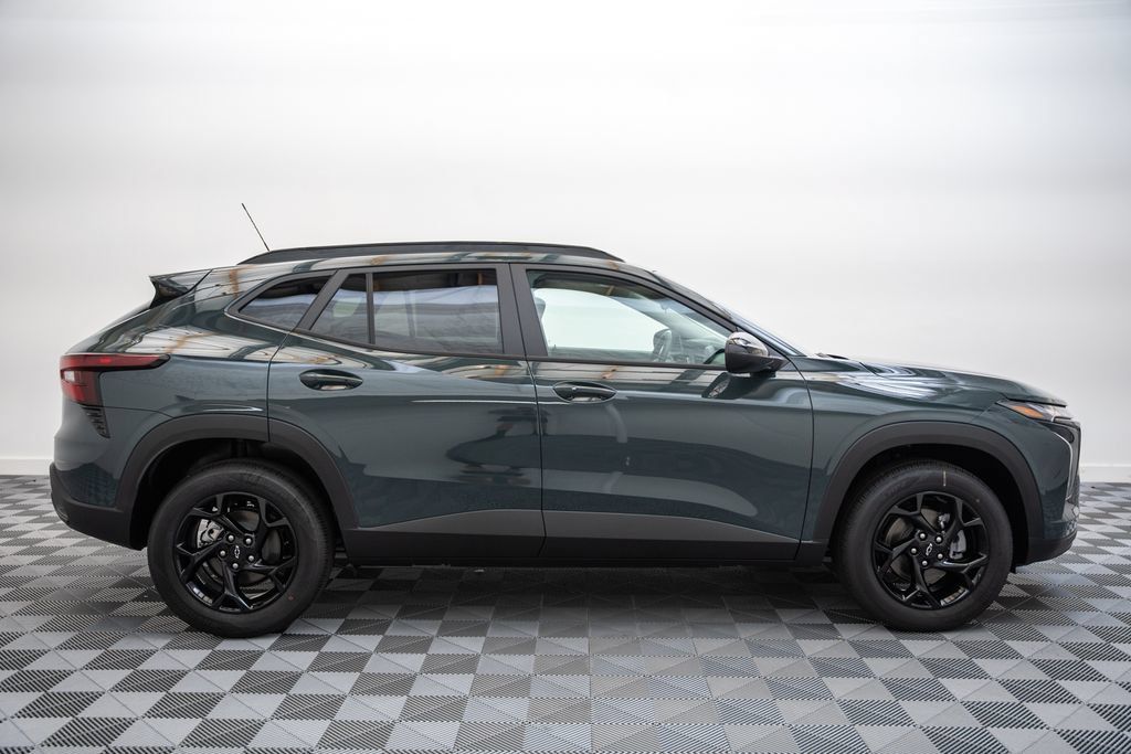 New 2026 Chevrolet Trax LT w/ Sunroof Package FWD image 4