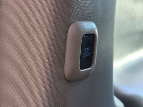 Used 2016 Toyota Sienna LE FWD image 27