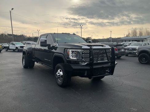 Used 2022 GMC Sierra 3500 Denali w/ Denali Ultimate Package image 3