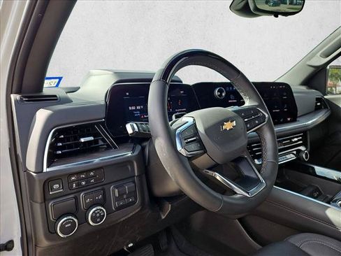 Used 2025 Chevrolet Suburban LT w/ Advanced Technology Package RWD image 9
