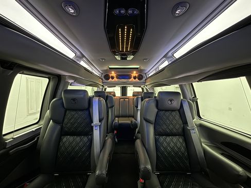 Used 2020 GMC Savana 2500 Extended w/ Enhanced Convenience Package RWD image 2
