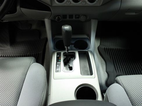 Used 2010 Toyota Tacoma PreRunner image 21